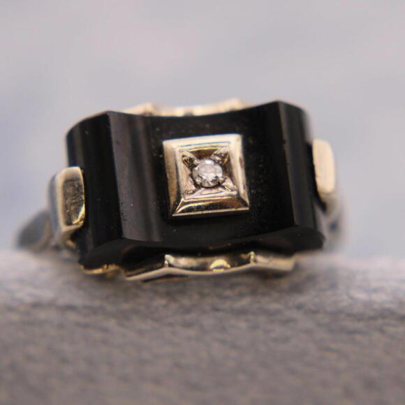 Antique 10kt White Gold Art Deco Onyx Diamond Cocktail Ring